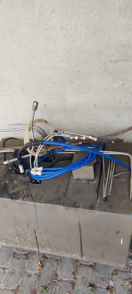 Oude tapinstallatie met tapzuil (4 kranen) — voor onderdelen, Elektronische apparatuur, Onderdelen en Toebehoren, Niet werkend