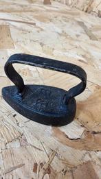 Petit fer à repasser en fonte – jouet ancien – 10 cm, Antiquités & Art, Enlèvement