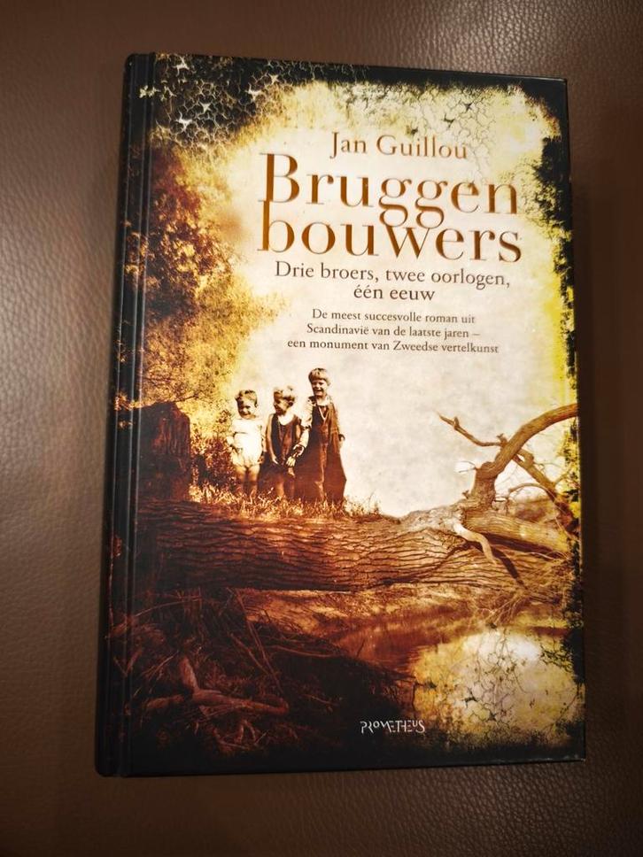 Jan Guillou - Bruggenbouwers, Boeken, Literatuur, Zo goed als nieuw, Ophalen of Verzenden
