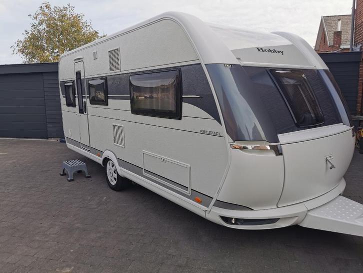 Hobby 495UL Prestige 2021, Caravans en Kamperen, Caravans, Particulier, tot en met 4, 1250 - 1500 kg, Hobby, 2 aparte bedden, Omvormbare zithoek