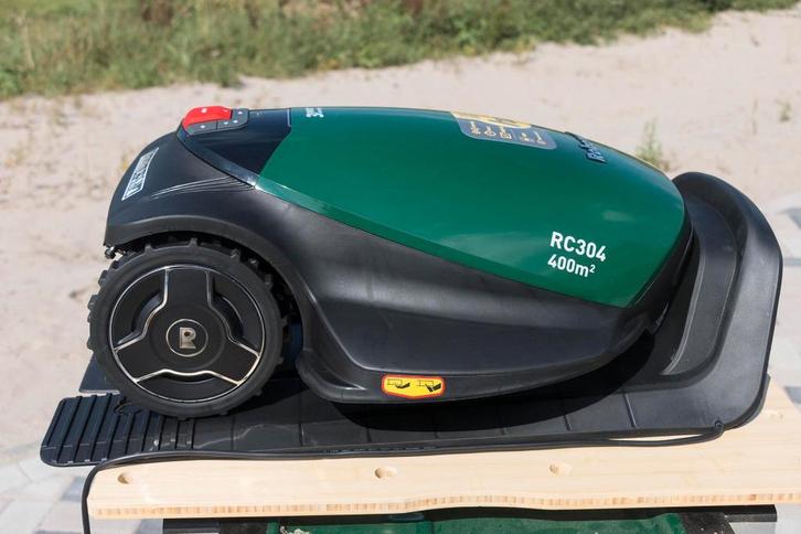 Robomow RC304 (robot grasmaaier), Jardin & Terrasse, Tondeuses robotisées, Utilisé, Plus de 25 cm, Avec capteur de pluie, Contrôlable via l'application