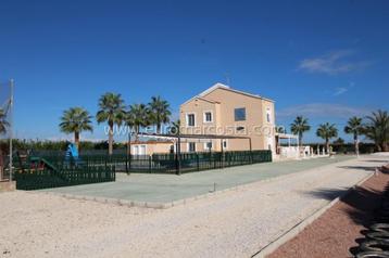 REF 4141 - Maison de campagne de rêve avec terrains de sport beschikbaar voor biedingen