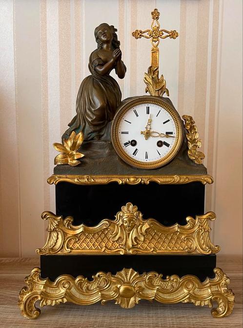 Charles X klok, marmer, brons, ormolu, rond 1825, Antiquités & Art, Antiquités | Horloges, Enlèvement