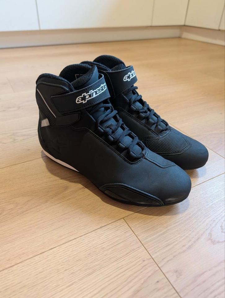Chaussures moto Alpinestars, Motos, Vêtements | Vêtements de moto, Enlèvement