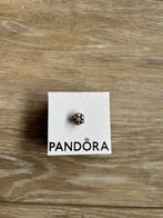 Zilveren Pandora bedel pavé bloem, uitstekende staat, Bijoux, Sacs & Beauté, Bracelets à breloques, Comme neuf, Pandora, Argent