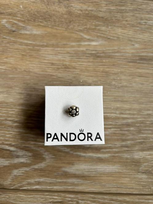 Zilveren Pandora bedel pavé bloem, uitstekende staat, Handtassen en Accessoires, Bedels, Zo goed als nieuw, Pandora, Zilver, 1 bedel