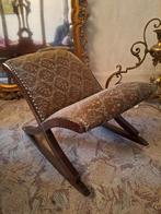 Antiek voetsteuntje, Enlèvement