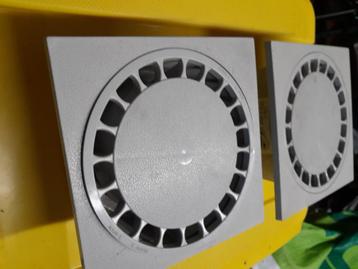 2 stuks pvc klokrooster beschikbaar voor biedingen