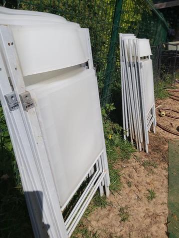 Goede tuin of keukenstoelen beschikbaar voor biedingen