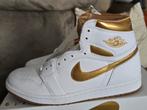 Jordan 1 hoogmetallisch goud maat 45, Kleding | Heren, Schoenen