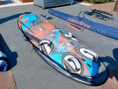 Windsurfmateriaal tabou Manta, neilpryde H2R 8.7 combat 4.7, Watersport en Boten, Windsurfen, Zo goed als nieuw, Mast, Ophalen
