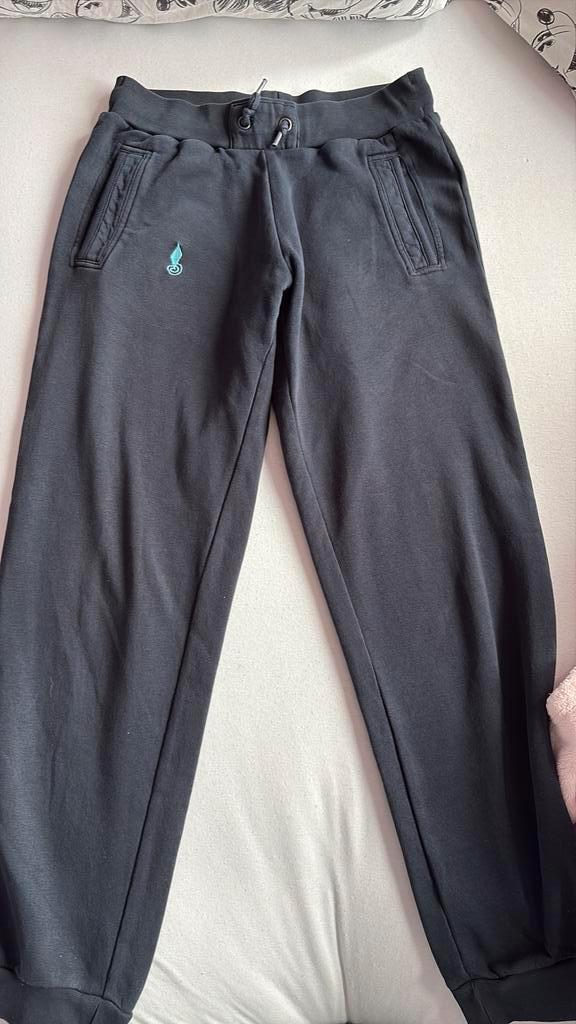 Donkerblauw rokje en joggingsbroek, Kleding | Heren, Broeken en Pantalons, Gedragen, Maat 46 (S) of kleiner, Blauw, Ophalen