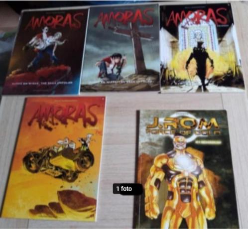 Strips 4x Amoras en 1x J.Rom - Willy Vandersteen ,, Boeken, Stripverhalen, Zo goed als nieuw, Meerdere stripboeken, Ophalen of Verzenden