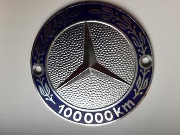Vintage badge Mercedes 100000km beschikbaar voor biedingen