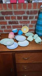 Boch lot pastel kopjes en onderbordjes., Ophalen of Verzenden
