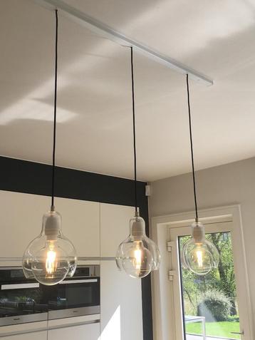 VERLICHTING :3 LED Hanglampen/klokvormig - wit glas beschikbaar voor biedingen