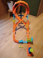 Circuit hot wheels cascade le grand 8, Kinderen en Baby's, Speelgoed | Racebanen, Ophalen of Verzenden, Zo goed als nieuw, Racebaan