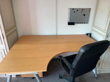 Bureau + bureaustoel disponible aux enchères