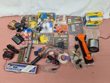 Auto gereedschappen & allerlei toebehoren    beschikbaar voor biedingen