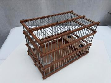 Petite cage artisanale disponible aux enchères