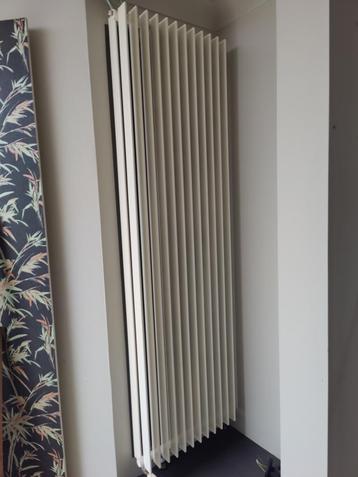 Verticale radiatoren beschikbaar voor biedingen