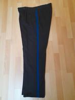 Pantalon noir à passepoil bleu — taille L, Vêtements | Hommes, Pantalons, Enlèvement ou Envoi, Comme neuf, Taille 52/54 (L), Noir