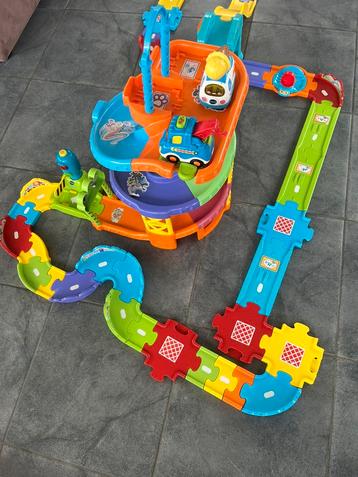 V-Tech parkeergarage met autobaan + brandweerwagen 12 auto’s, Kinderen en Baby's, Speelgoed | Vtech, Ophalen, Gebruikt, 2 tot 4 jaar