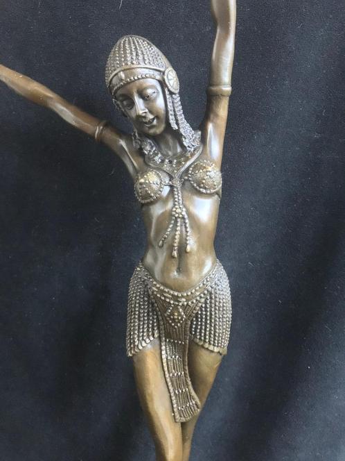Bronzen vrouw Chiparus/stempel 56 cm groot zuiver brons, Antiquités & Art, Art | Sculptures & Bois, Enlèvement ou Envoi