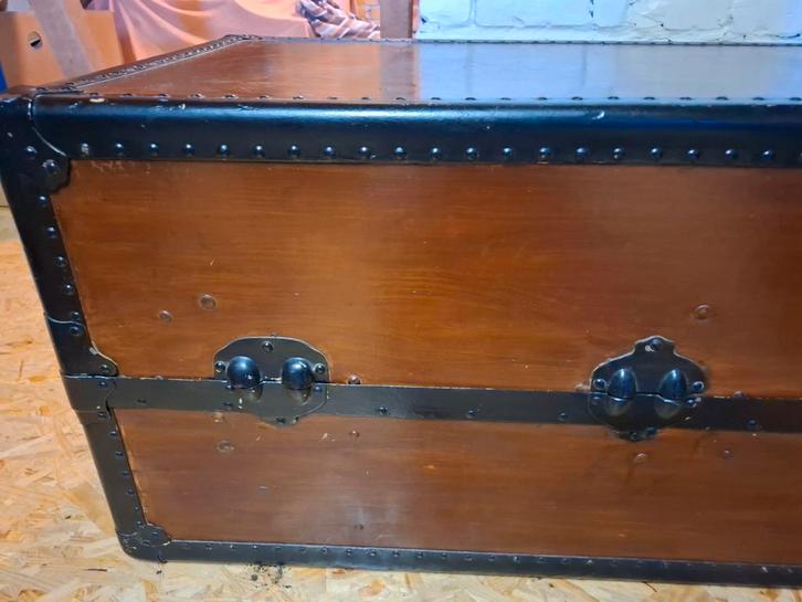 fineerhout en zwart metaal   B: 100cm,  D :57cm, H : 47cm, Huis en Inrichting, Woonaccessoires | Kisten, Gebruikt, Minder dan 50 cm