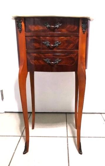 Bijzet tafel 3 laden Antiek  beschikbaar voor biedingen