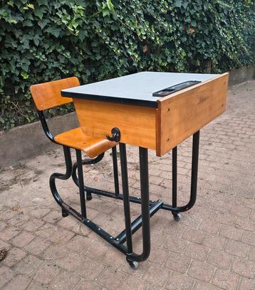 Prachtige Vintage Retro Schoolbank Te Koop Intermassa BV  beschikbaar voor biedingen