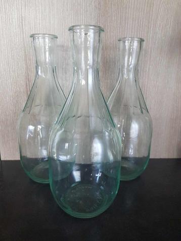 Lot 3 carafes d' eau en verre de qualité 75 cl beschikbaar voor biedingen