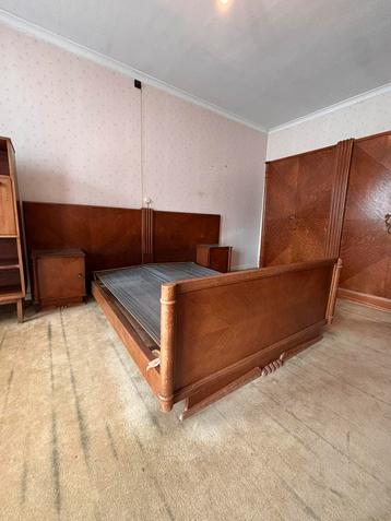Slaapkamer bed en kast  beschikbaar voor biedingen