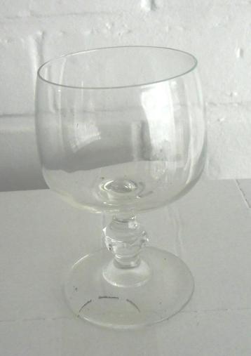  Glazen met 8 stelen voor wijn - 0,75 euro per glas  beschikbaar voor biedingen