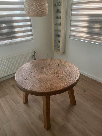 Zware eiken salontafel beschikbaar voor biedingen