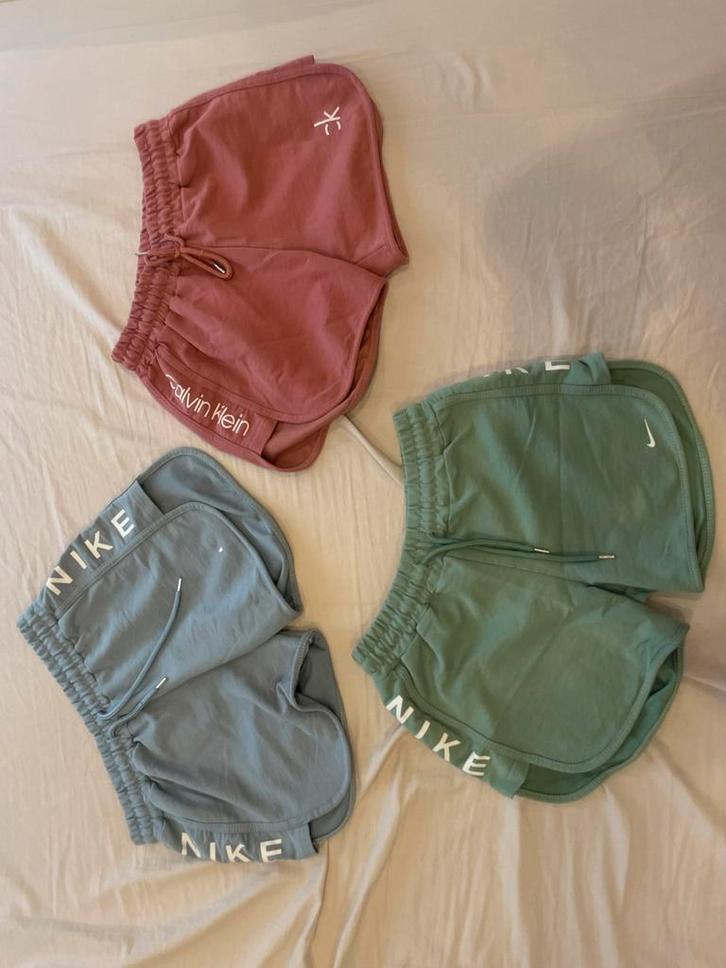 3 zeer mooie sport shortjes voor dames maat L, Kleding | Dames, Sportkleding, Zo goed als nieuw, Maat 42/44 (L), Ophalen