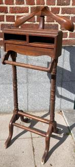 Valet de nuit ancien en bois sculpté, Ophalen, Zo goed als nieuw