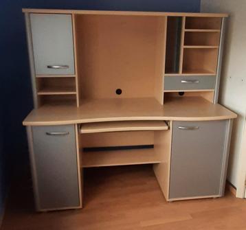 Bureau/KREA/in goede staat beschikbaar voor biedingen