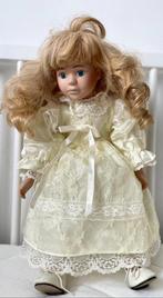 Vintage poupée en porcelaine, Verzamelen, Poppen, Ophalen of Verzenden