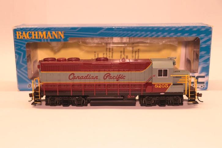 Bachmann 60705 GP35 Canadien Pacific 8205 - H0 1/87 DCC, Hobby & Loisirs créatifs, Trains miniatures | HO, Utilisé, Locomotive