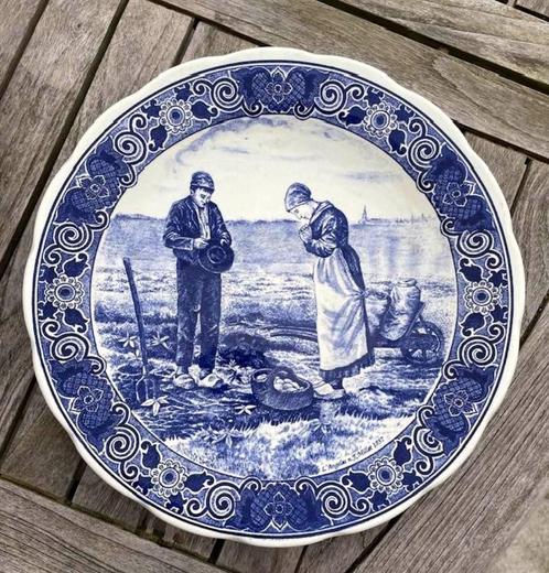 Groot bord van Blauwe Delft, gemaakt in Nederland l'angelus, Antiek en Kunst, Antiek | Wandborden en Tegels, Ophalen