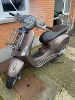 Vespa Primavera Touring 50cc, Fietsen en Brommers, Ophalen, Zo goed als nieuw