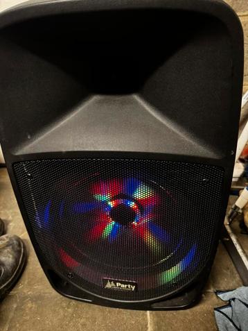 Haut parleur amplifier sur batterie uniquement bluetooth  beschikbaar voor biedingen