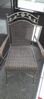 6 smeedijzeren stoelen, Enlèvement