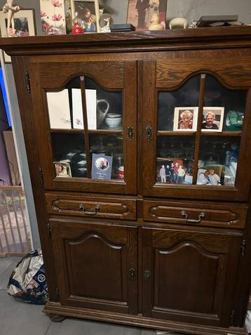 Vintage vitrine kast beschikbaar voor biedingen