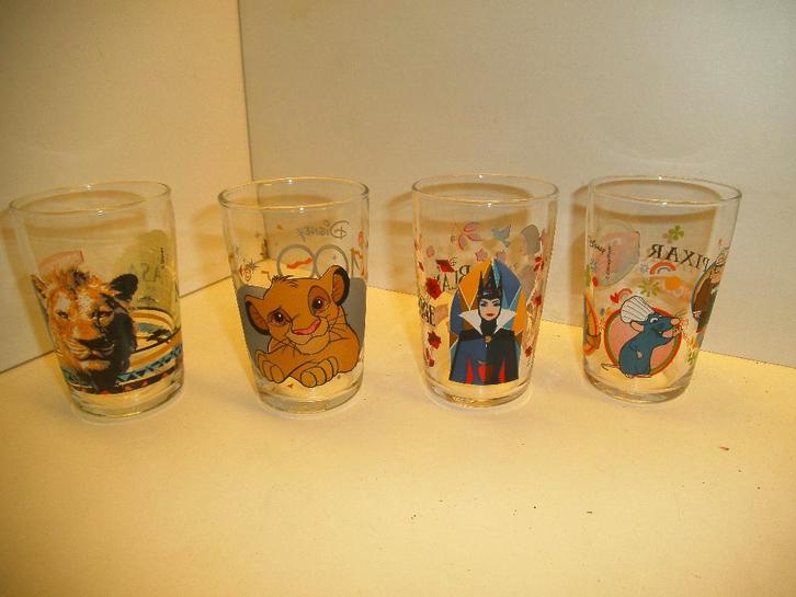 Lot de 4 verres avec figurines Disney/Pixar, Collections, Collections Autre, Neuf, Enlèvement ou Envoi