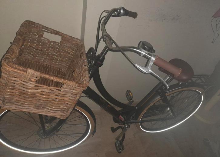 Cortina U5 N7 met rieten mand Basil zo goed als nieuw, Fietsen en Brommers, Fietsen | Dames | Damesfietsen, Zo goed als nieuw