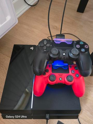 PS4 Slim 500GB met 2 Controlers + 4 Spellen. Locatie Heerlen beschikbaar voor biedingen