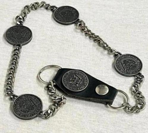 Speciale broek-ketting Band - Ramones hey ho let’s go chain, Verzamelen, Muziek, Artiesten en Beroemdheden, Ophalen of Verzenden