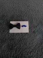 Boucles d'oreilles dépareillées noeud / moustache, Comme neuf, Bleu, Autres matériaux, Puces ou Clous